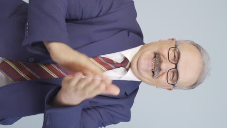 Vertical-video-of-Old-businessman-clapping.